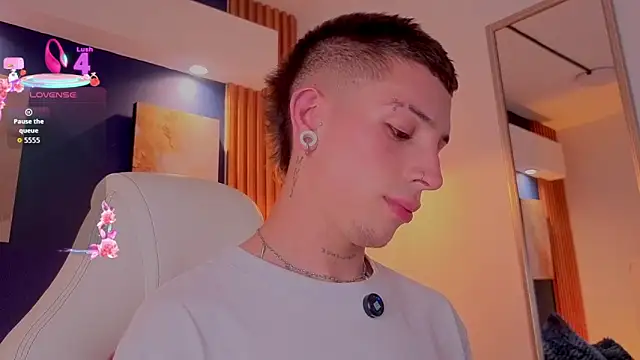 Luca Prince  online show from April 2026 03:52:01 AM