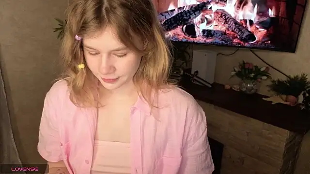 Snapshot of AureliaAngel chatting on May 2026 12:08:01 AM AureliaAngel online show from May 2026 12:08:01 AM