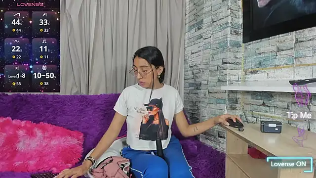 Snapshot of NoahAndBunny chatting on June 2026 11:56:02 AM NoahAndBunny online show from June 2026 11:56:02 AM