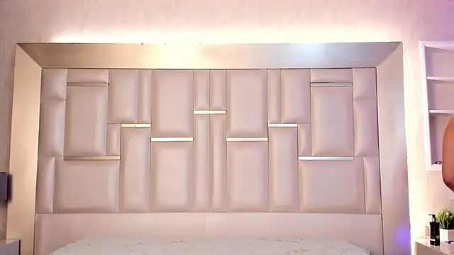 Alma Monclair  online show from April 2026 07:43:01 PM