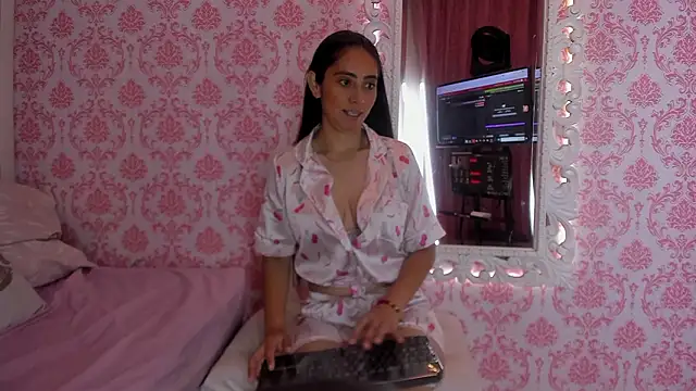 Escarleth Fox online show from March 2026 12:32:01 PM