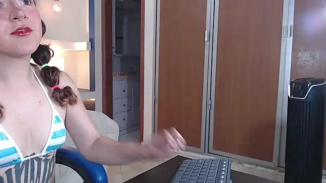 justkarlitaa online show from March 2026 12:19:02 PM