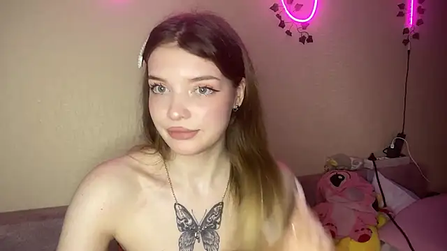 Lily  Moon  online show from April 2026 06:13:02 PM