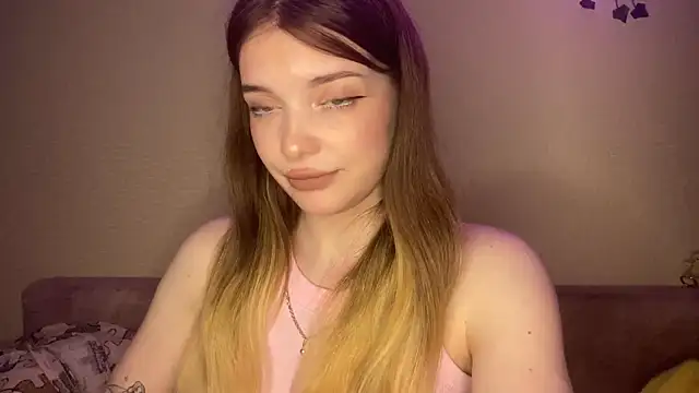 Lily  Moon  online show from April 2026 06:57:01 PM