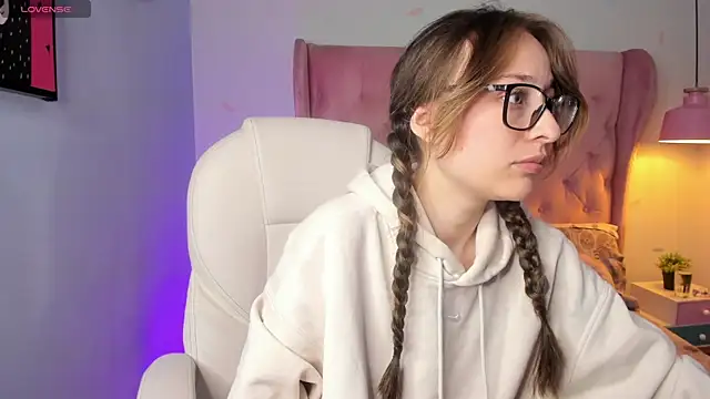 camille eyes online show from April 2026 02:07:02 PM