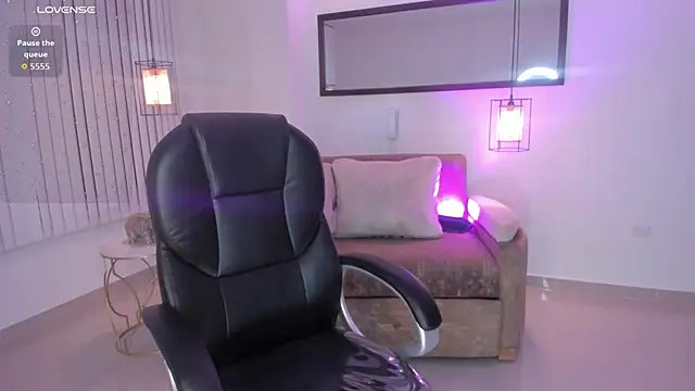 Ninna Asppen  online show from April 2026 04:39:02 AM