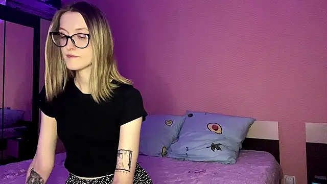 Julia Charm online show from April 2026 04:08:01 PM