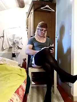 stephie83 online show from April 2026 03:42:02 PM