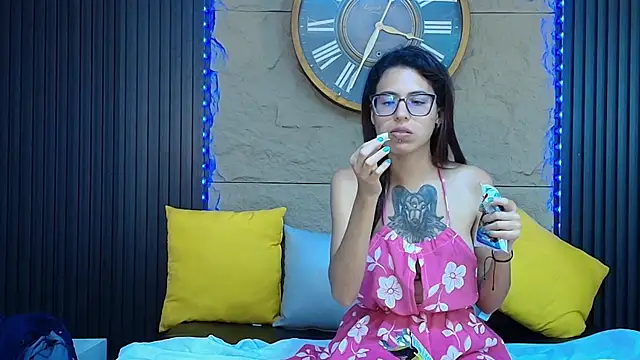Emily Lopera online show from June 2026 12:02:02 AM