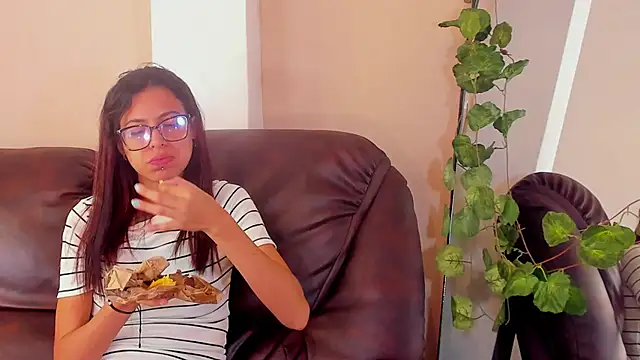 Emily Lopera online show from June 2026 03:31:02 PM