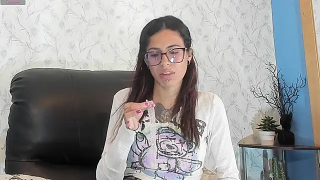 Emily Lopera online show from July 2026 06:28:01 PM