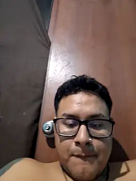 Snapshot of renzohottt chatting on April 2026 04:46:01 AM renzohottt online show from April 2026 04:46:01 AM