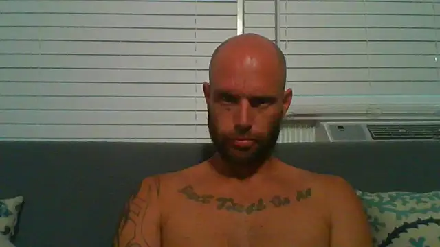 Snapshot of CaptCraker chatting on June 2026 05:23:01 AM CaptCraker online show from June 2026 05:23:01 AM