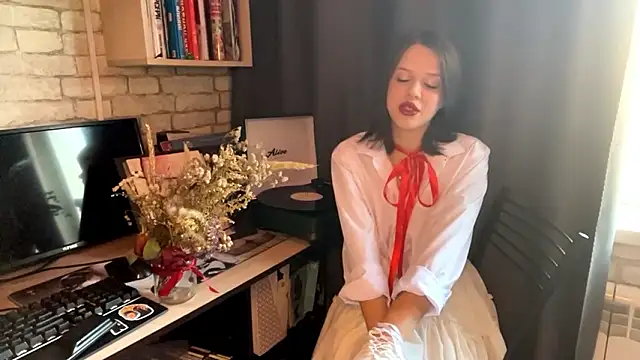 SarahHunnye online show from March 2026 11:55:02 PM