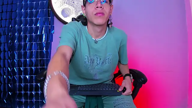 Bennet-Grayy online show from April 2026 04:07:02 AM