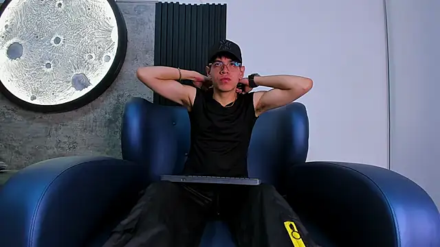 Bennet-Grayy online show from May 2026 04:40:01 AM