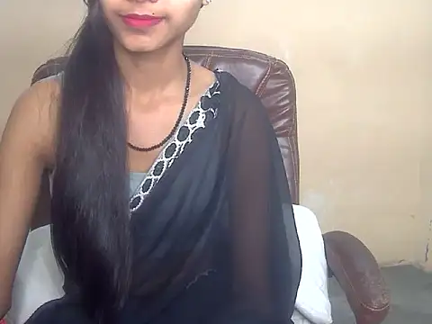 QueenOfDesire01 online show from April 2026 05:33:01 PM