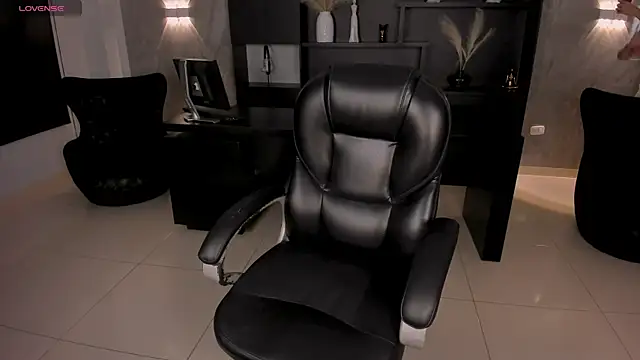 ArianaNova online show from April 2026 07:51:02 PM