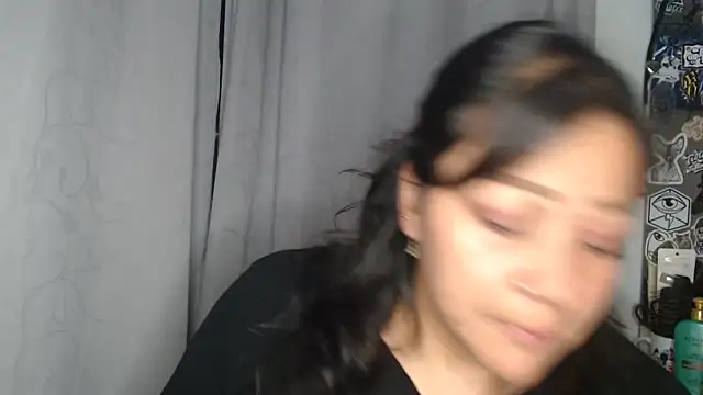 Snapshot of Naia_queen25 chatting on April 2026 06:44:02 AM Naia queen25 online show from April 2026 06:44:02 AM