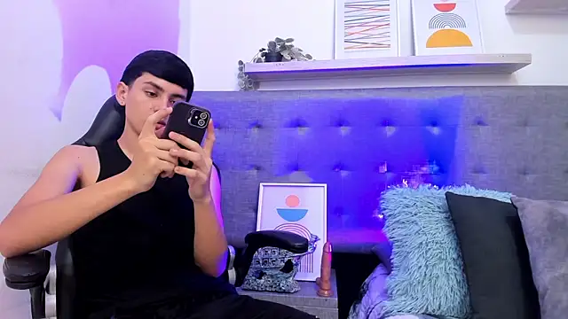 Andrew restrepoo online show from April 2026 01:52:02 PM