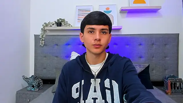 Andrew restrepoo online show from April 2026 04:45:02 PM