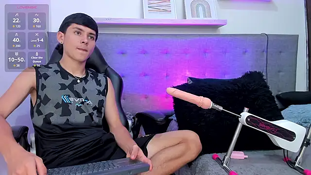 Andrew restrepoo online show from April 2026 06:15:01 PM