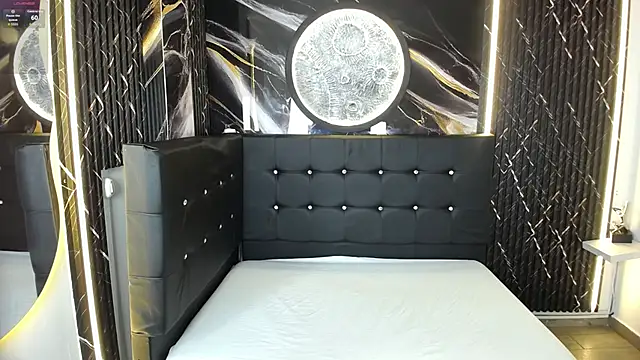 Karolynrousse  online show from April 2026 04:30:01 PM