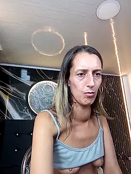 Karolynrousse  online show from April 2026 03:41:02 PM