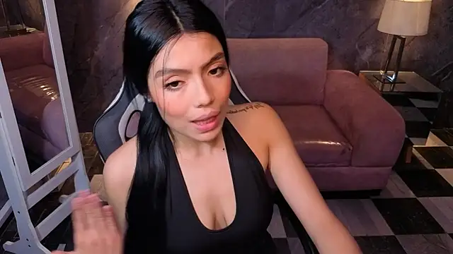 Snapshot of _Charlottee_b chatting on April 2026 03:17:02 AM Charlottee b online show from April 2026 03:17:02 AM