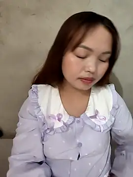 Snapshot of Mina_xYx chatting on April 2026 02:05:01 PM Mina xYx online show from April 2026 02:05:01 PM