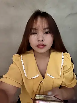 Snapshot of Mina_xYx chatting on April 2026 02:04:02 AM Mina xYx online show from April 2026 02:04:02 AM