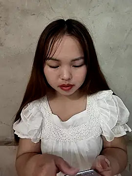Snapshot of Mina_xYx chatting on April 2026 02:03:02 AM Mina xYx online show from April 2026 02:03:02 AM