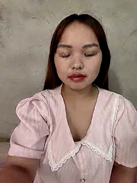 Snapshot of Mina_xYx chatting on April 2026 04:43:02 AM Mina xYx online show from April 2026 04:43:02 AM