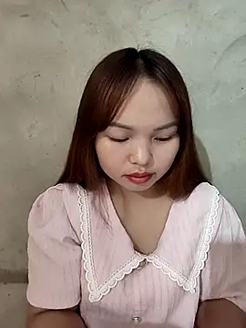 Snapshot of Mina_xYx chatting on April 2026 02:48:02 AM Mina xYx online show from April 2026 02:48:02 AM