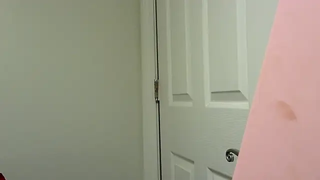 kitty-kitten82 online show from March 2026 03:50:01 AM