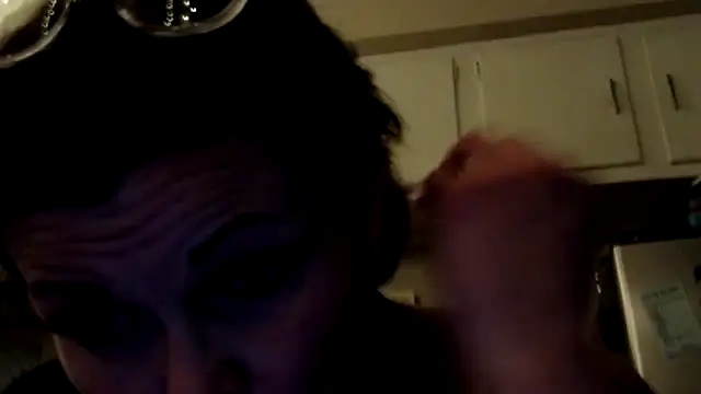 kitty-kitten82 online show from April 2026 09:10:01 AM