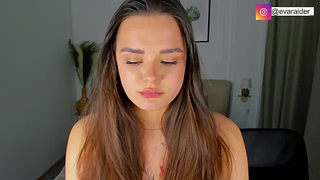 EvaRaider online show from April 2026 07:58:02 PM