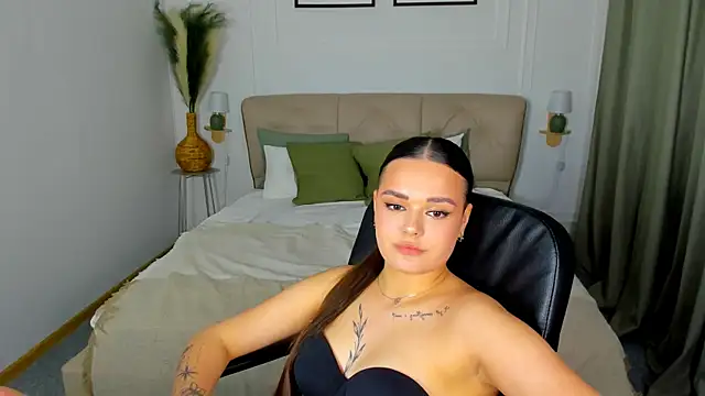 EvaRaider online show from April 2026 07:58:01 PM