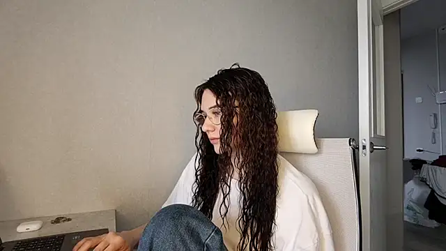 LaritaTocchio online show from April 2026 06:05:01 AM