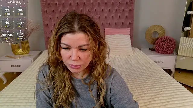 Snapshot of Eloises chatting on May 2026 06:40:02 AM Eloises online show from May 2026 06:40:02 AM