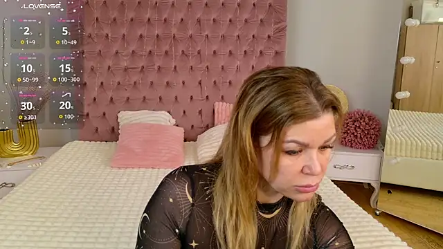 Snapshot of Eloises chatting on May 2026 06:55:02 AM Eloises online show from May 2026 06:55:02 AM