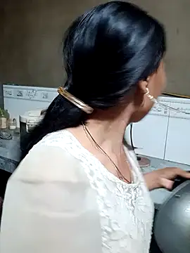 Leiley 98 online show from April 2026 10:25:02 PM