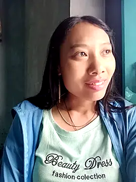 Snapshot of Leiley_98 chatting on April 2026 01:05:01 AM Leiley 98 online show from April 2026 01:05:01 AM