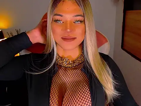 Zandralopez online show from March 2026 03:17:01 AM