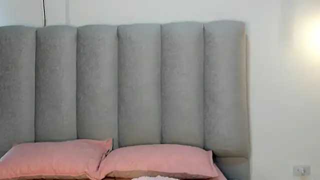 Snapshot of Valentina_lux1 chatting on May 2026 05:19:02 PM Valentina lux1 online show from May 2026 05:19:02 PM