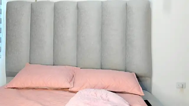 Snapshot of Valentina_lux1 chatting on May 2026 10:04:02 PM Valentina lux1 online show from May 2026 10:04:02 PM