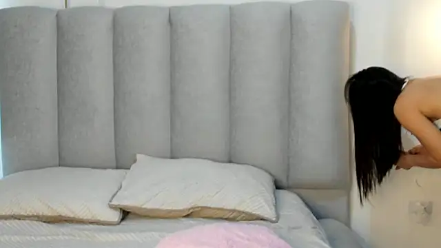 Snapshot of Valentina_lux1 chatting on May 2026 09:23:01 PM Valentina lux1 online show from May 2026 09:23:01 PM