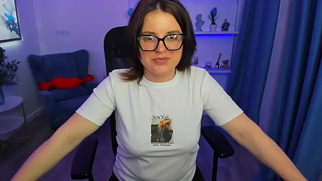 AmeliaDateri online show from April 2026 07:11:02 PM