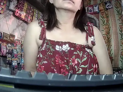 Snapshot of mommylicious_23 chatting on April 2026 09:48:02 PM mommylicious 23 online show from April 2026 09:48:02 PM
