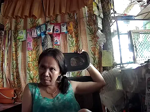 Snapshot of mommylicious_23 chatting on May 2026 05:45:01 AM mommylicious 23 online show from May 2026 05:45:01 AM
